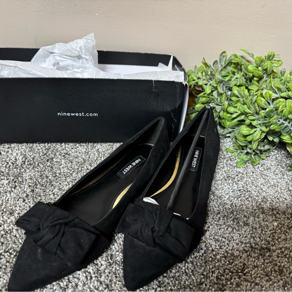 NWT Nine West Black Flats Sleek and Versatile